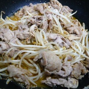 もやしと豚バラ肉の焼肉マヨ炒め